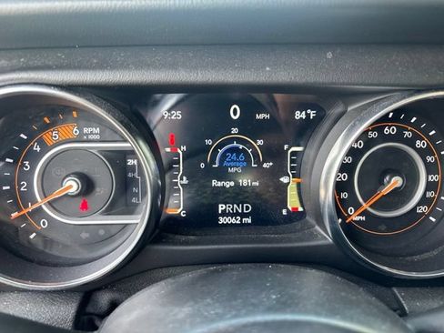 Used 2021 Jeep Wrangler Unlimited Sahara AWD/4WD image 10