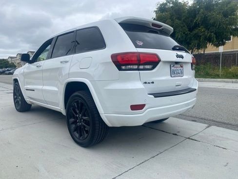 Used 2018 Jeep Grand Cherokee Altitude AWD/4WD image 4