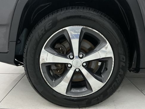 Used 2019 Jeep Cherokee Limited AWD/4WD image 47