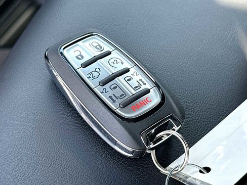 New 2026 Chrysler Pacifica Select image 29