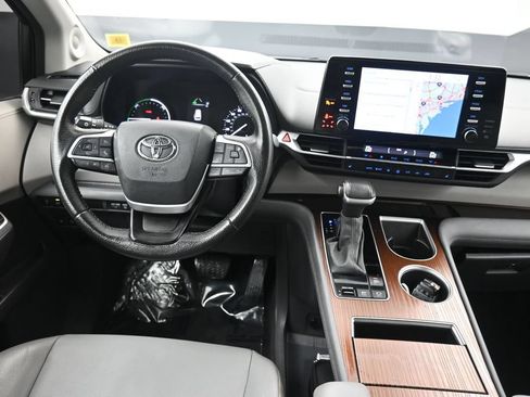 Used 2024 Toyota Sienna XLE w/ XLE Plus Package AWD/4WD image 20