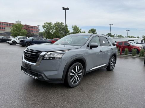 Used 2024 Nissan Pathfinder Platinum AWD/4WD image 7