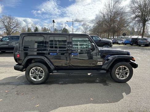 Used 2021 Jeep Wrangler Unlimited Sahara w/ Uconnect 4C Nav & Sound Group image 5