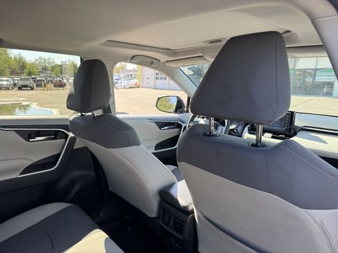 Used 2019 Toyota RAV4 XLE AWD/4WD image 17