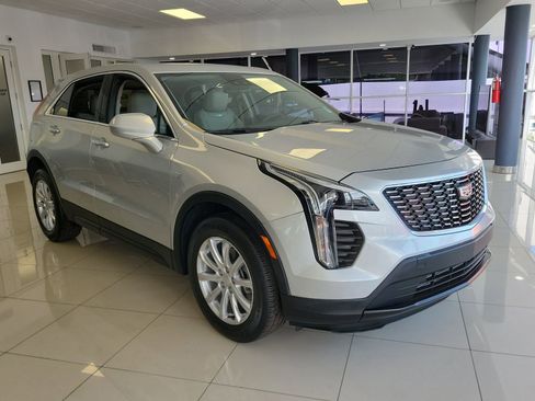 Used 2022 Cadillac XT4 Luxury w/ Driver Awareness Package FWD image 3