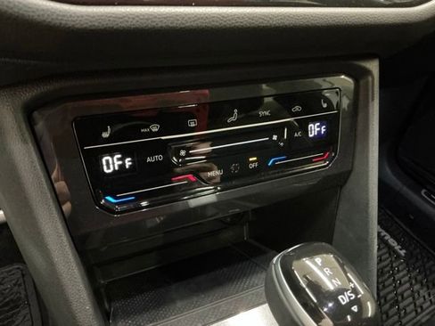 Used 2024 Volkswagen Tiguan SE R-Line image 23