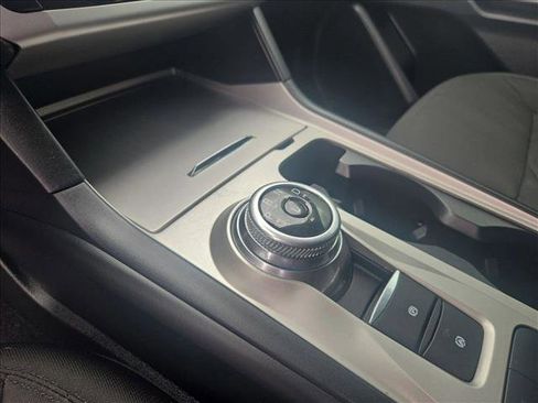 Used 2021 Ford Explorer XLT image 12