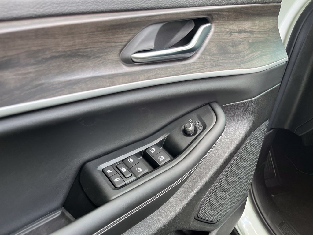 New 2026 Jeep Grand Cherokee Altitude AWD/4WD image 20