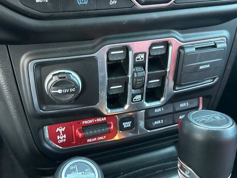 Used 2023 Jeep Wrangler Unlimited Rubicon 4xe image 25