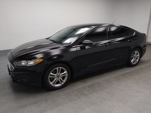 Used 2018 Ford Fusion SE w/ Fusion SE Technology Package FWD image 2