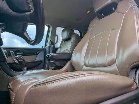 Used 2015 GMC Acadia SLT FWD image 9