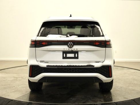 New 2026 Volkswagen Tiguan SEL R-Line image 4