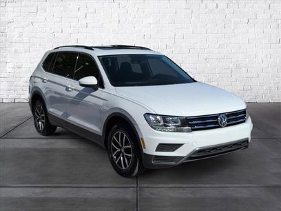 Used 2020 Volkswagen Tiguan SE w/ Panoramic Sunroof Package