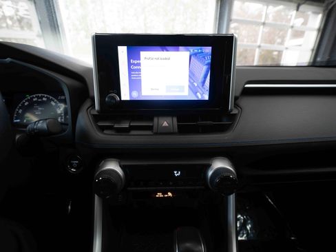 Used 2023 Toyota RAV4 SE image 18