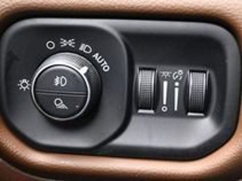 Used 2023 RAM 2500 Laramie AWD/4WD image 11