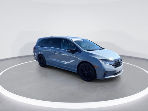 Used 2024 Honda Odyssey Sport image 2