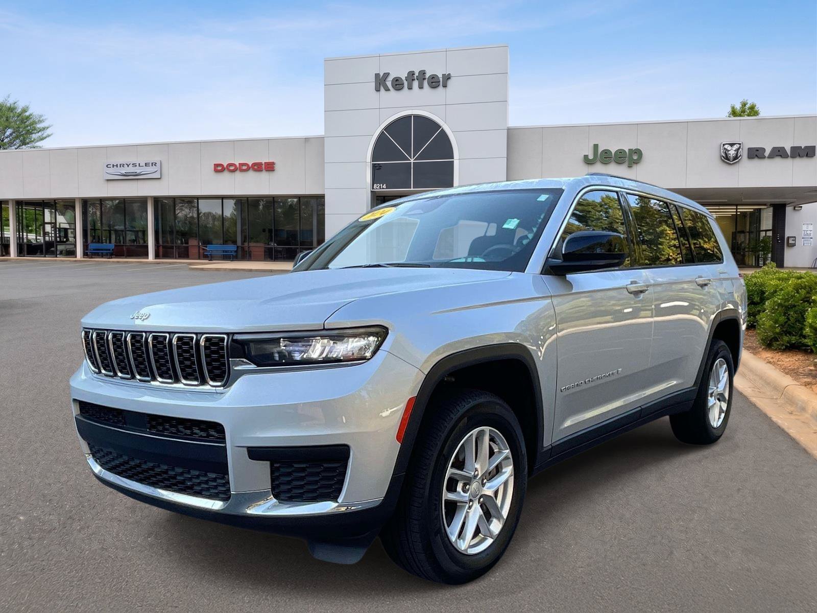 Certified 2024 Jeep Grand Cherokee L Laredo w/ Luxury Tech Group I AWD/4WD image 1