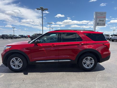 Used 2023 Ford Explorer XLT w/ Class IV Trailer Tow Package AWD/4WD image 8