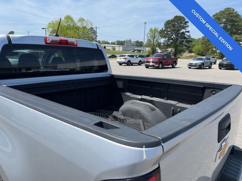 Used 2019 Chevrolet Colorado W/T w/ Custom Special Edition image 11