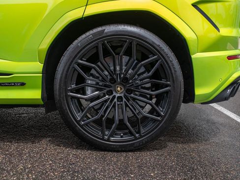 Used 2025 Lamborghini Urus SE AWD/4WD image 36