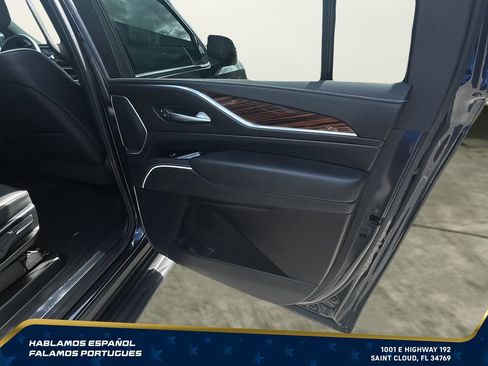 Used 2024 Cadillac Escalade ESV Premium Luxury AWD/4WD image 25