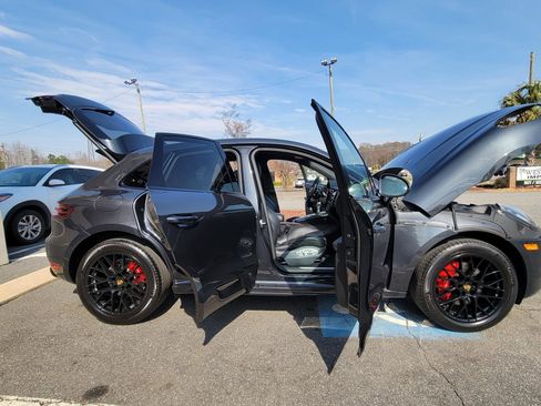 Used 2017 Porsche Macan GTS w/ Premium Package Plus image 18