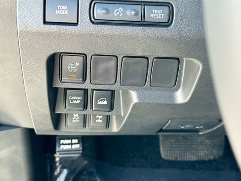 Used 2025 Nissan Frontier PRO-4X AWD/4WD image 10