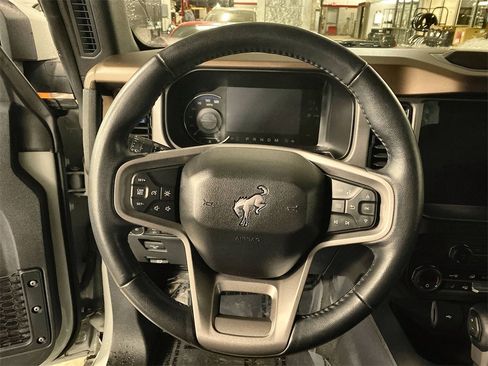Used 2023 Ford Bronco Outer Banks image 3