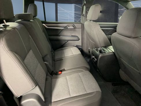 Used 2025 GMC Acadia Elevation AWD/4WD image 16