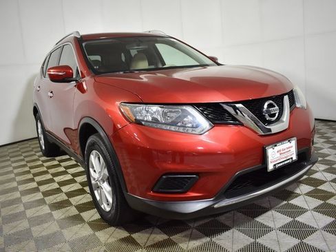Used 2015 Nissan Rogue SV image 3