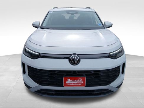 New 2025 Volkswagen Tiguan SE image 8