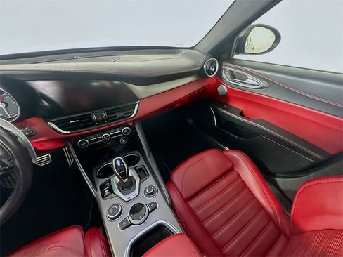 Used 2021 Alfa Romeo Giulia Ti Sport image 11