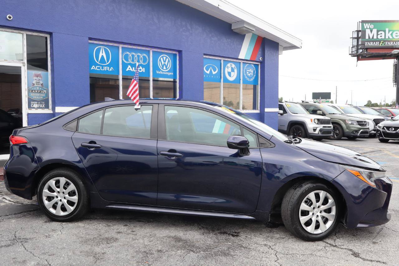 Used 2022 Toyota Corolla LE FWD image 3