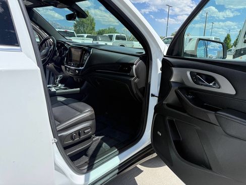 Used 2023 Chevrolet Traverse LT w/ LT Premium Package AWD/4WD image 25