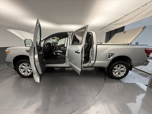 Used 2017 Nissan Titan SL image 17