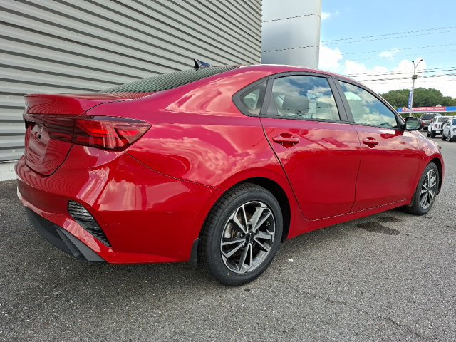 Used 2023 Kia Forte LXS FWD image 3