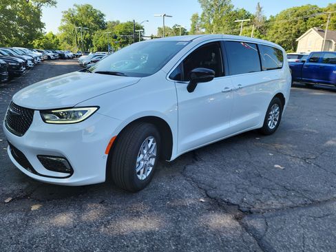 New 2026 Chrysler Pacifica Select image 15