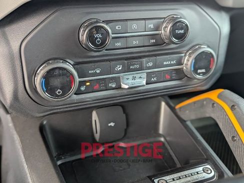 Used 2021 Ford Bronco Badlands image 24