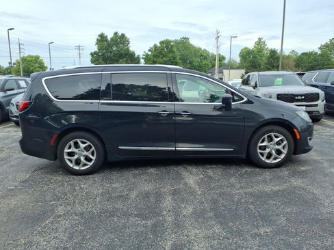 Used 2017 Chrysler Pacifica Touring-L Plus w/ Tire & Wheel Group FWD image 28