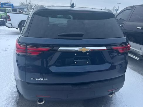 Used 2022 Chevrolet Traverse LS image 7