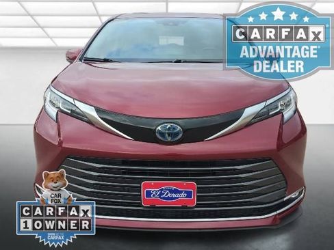 Used 2024 Toyota Sienna Limited image 28