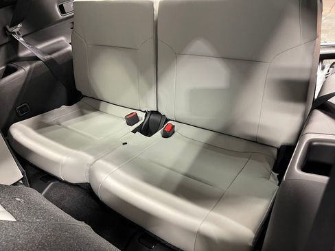 New 2025 Mitsubishi Outlander SE image 27