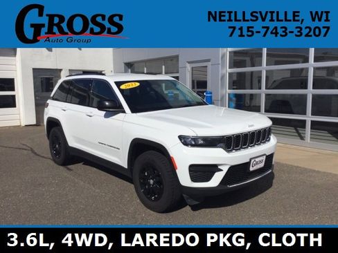 Used 2023 Jeep Grand Cherokee Laredo image 1