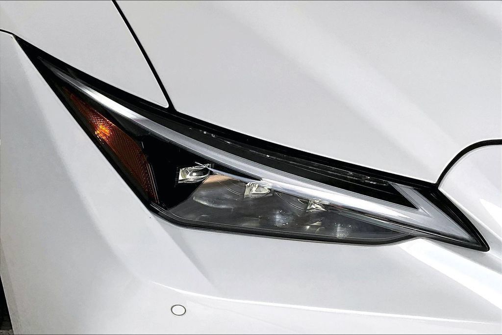Used 2025 Lexus IS 500 w/ Accessory Package RWD image 39