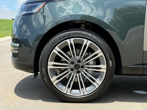 New 2026 Land Rover Range Rover Long Wheelbase SE AWD/4WD image 9
