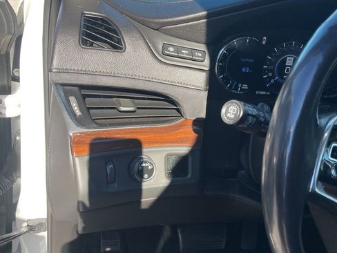 Used 2018 Cadillac Escalade Luxury image 17