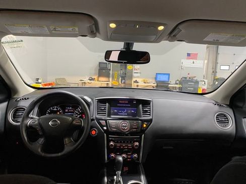 Certified 2018 Nissan Pathfinder SV image 21