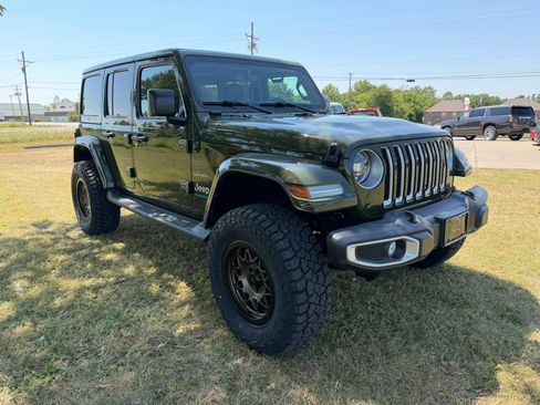 Used 2023 Jeep Wrangler Unlimited Sahara w/ Cold Weather Group AWD/4WD image 11