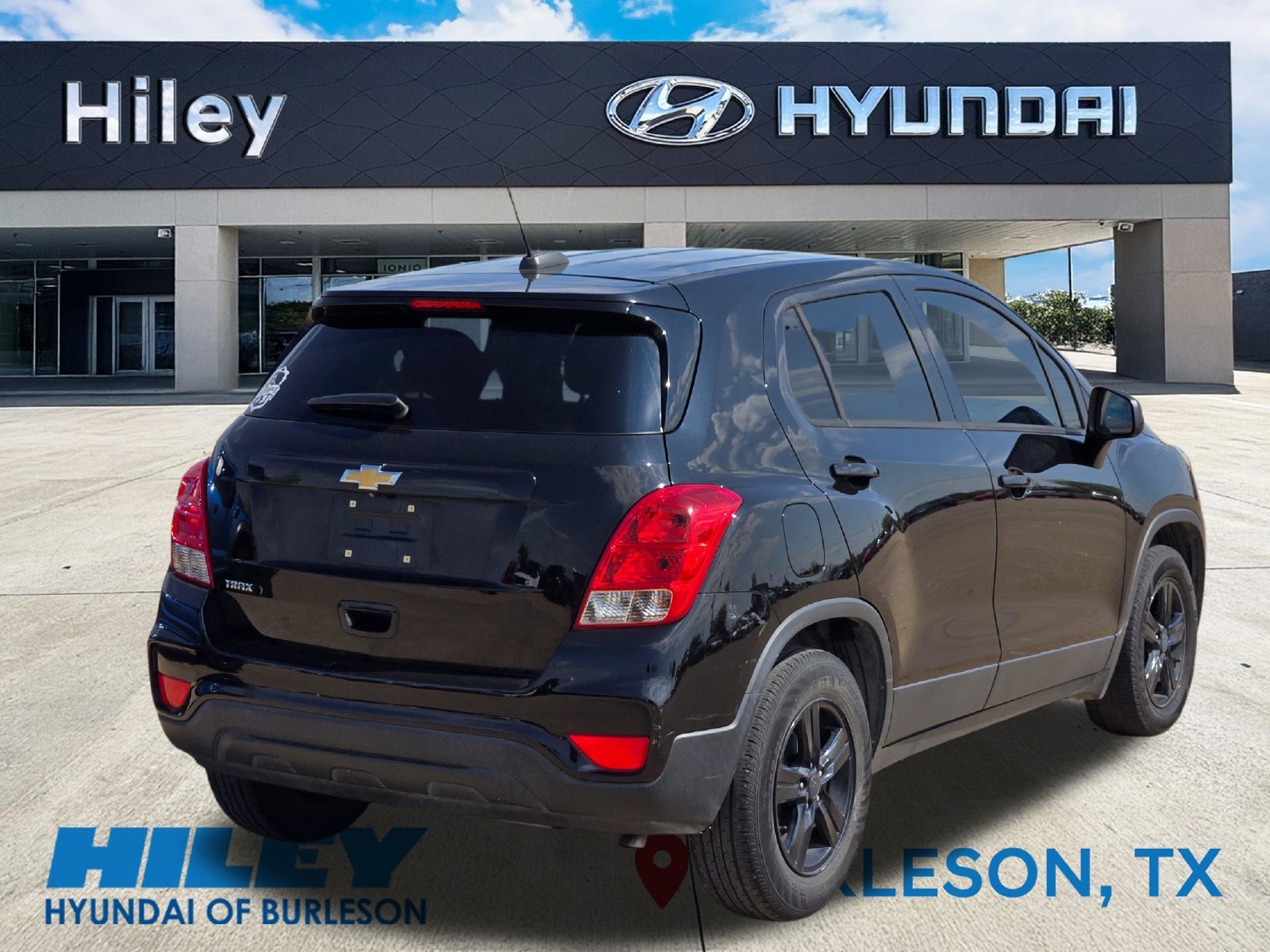 Used 2021 Chevrolet Trax LS w/ Tint and Cruise Package FWD image 4