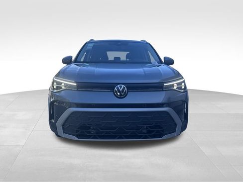 New 2026 Volkswagen Taos SE image 8